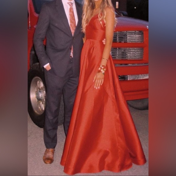 GRAD DRESS - Picture 4 of 4